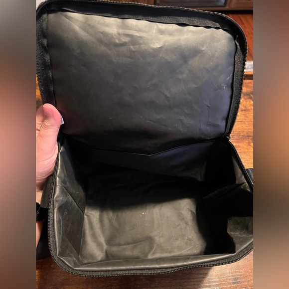 VS PINK Lunchbox - Picture 2 of 5